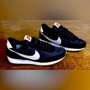 Nike Womens Daybreak CK2351-001 Black Casual Gum Waffle Tread ￼Sneakers Size 7
